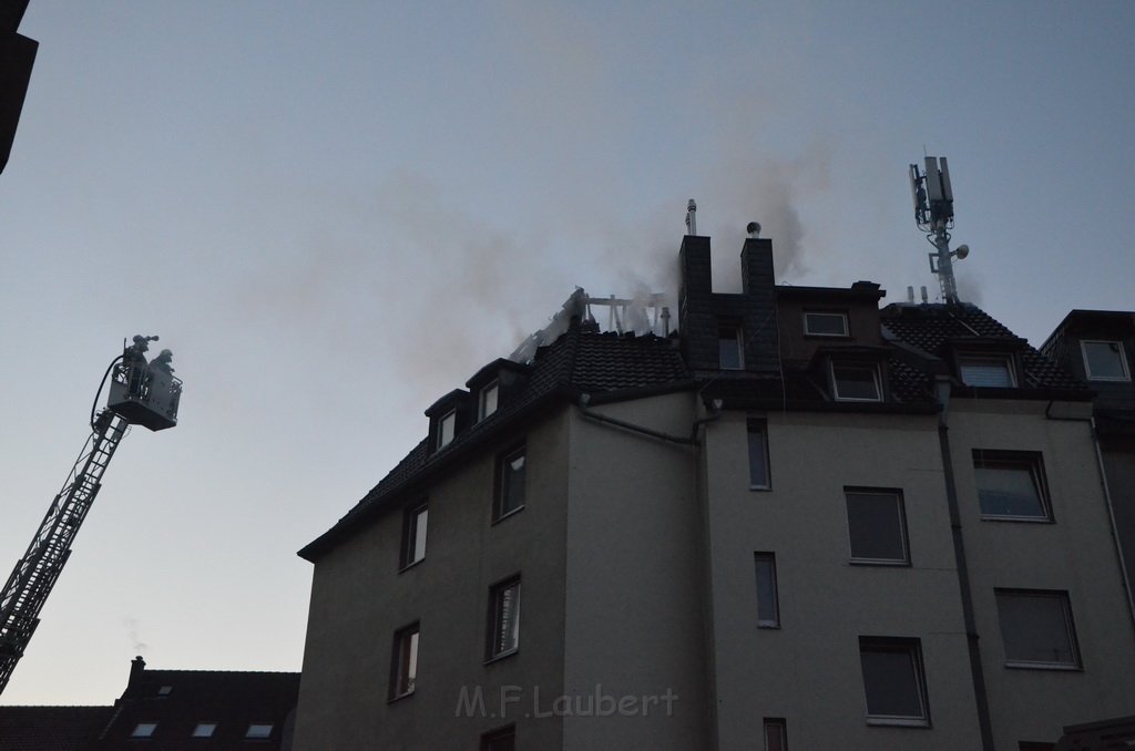 Feuer 3 Dachstuhl Koeln Buchforst Kalk Muelheimerstr P087.JPG